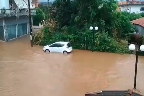 Νεότερα από την τραγωδία στην Εύβοια: Και τέταρτος νεκρός από τις τρομακτικές πλημμύρες – Στην περιοχή ο Χαρδαλιάς (video)