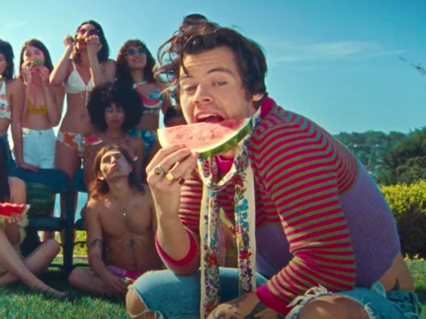 Harry Styles – Watermelon Sugar  (πρεμιέρα στις 18 Μαΐ 2020)