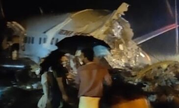 Αεροπορική τραγωδία στην Ινδία: Αεροπλάνο κόπηκε στα δύο